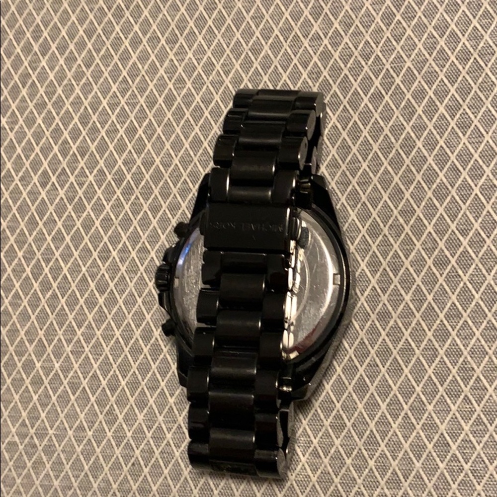 Watch - Picture 2 of 3